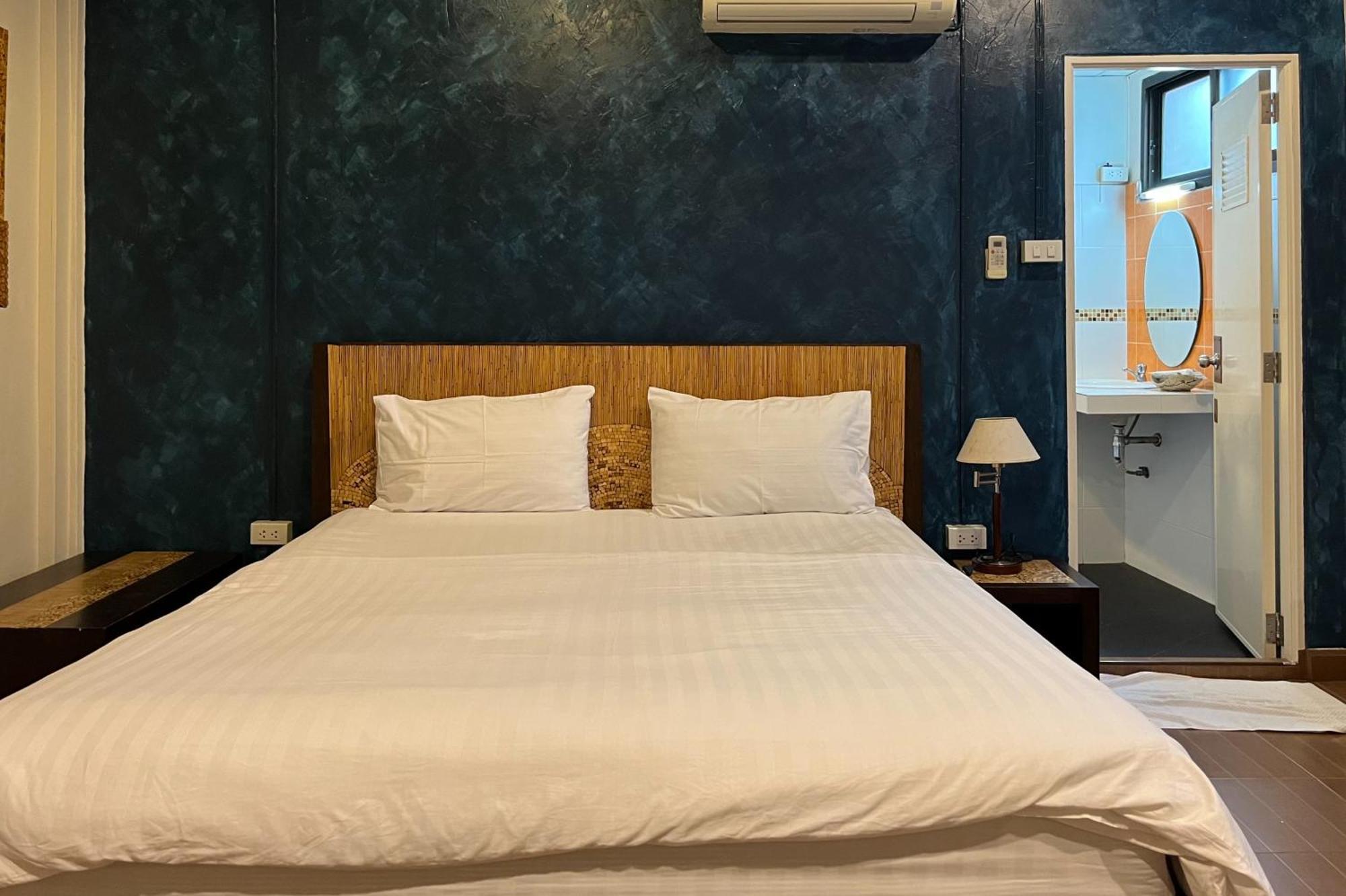 Bed & Breakfast Baan Glang Soi Restaurant &