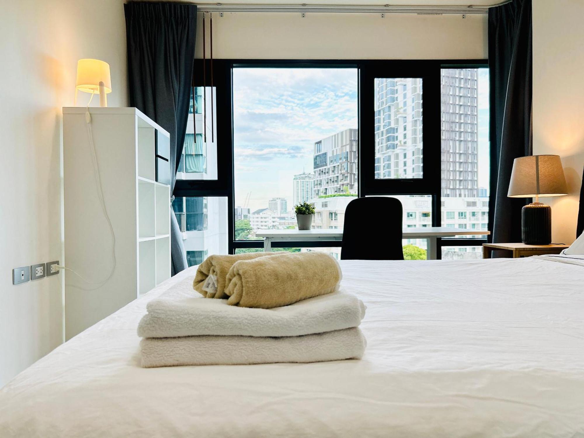Rhythm Sukhumvit 36 Two Bedrooms Appartement *