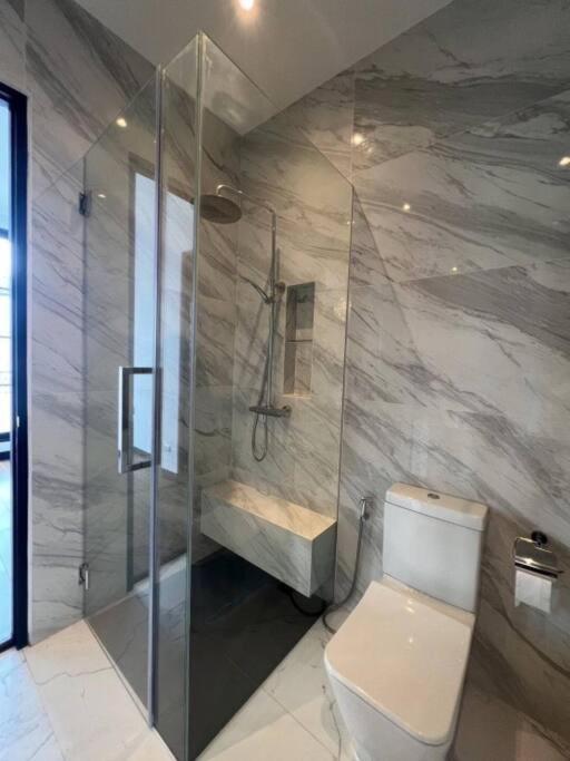 Villa Luxury Pool 5br 12pax With Private Lift In Ekkamai