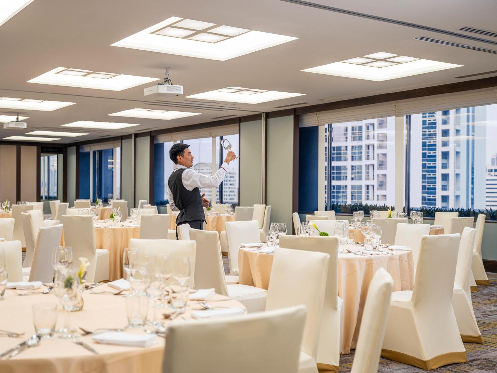 Crowne Plaza Lumpini Park By Ihg 5*