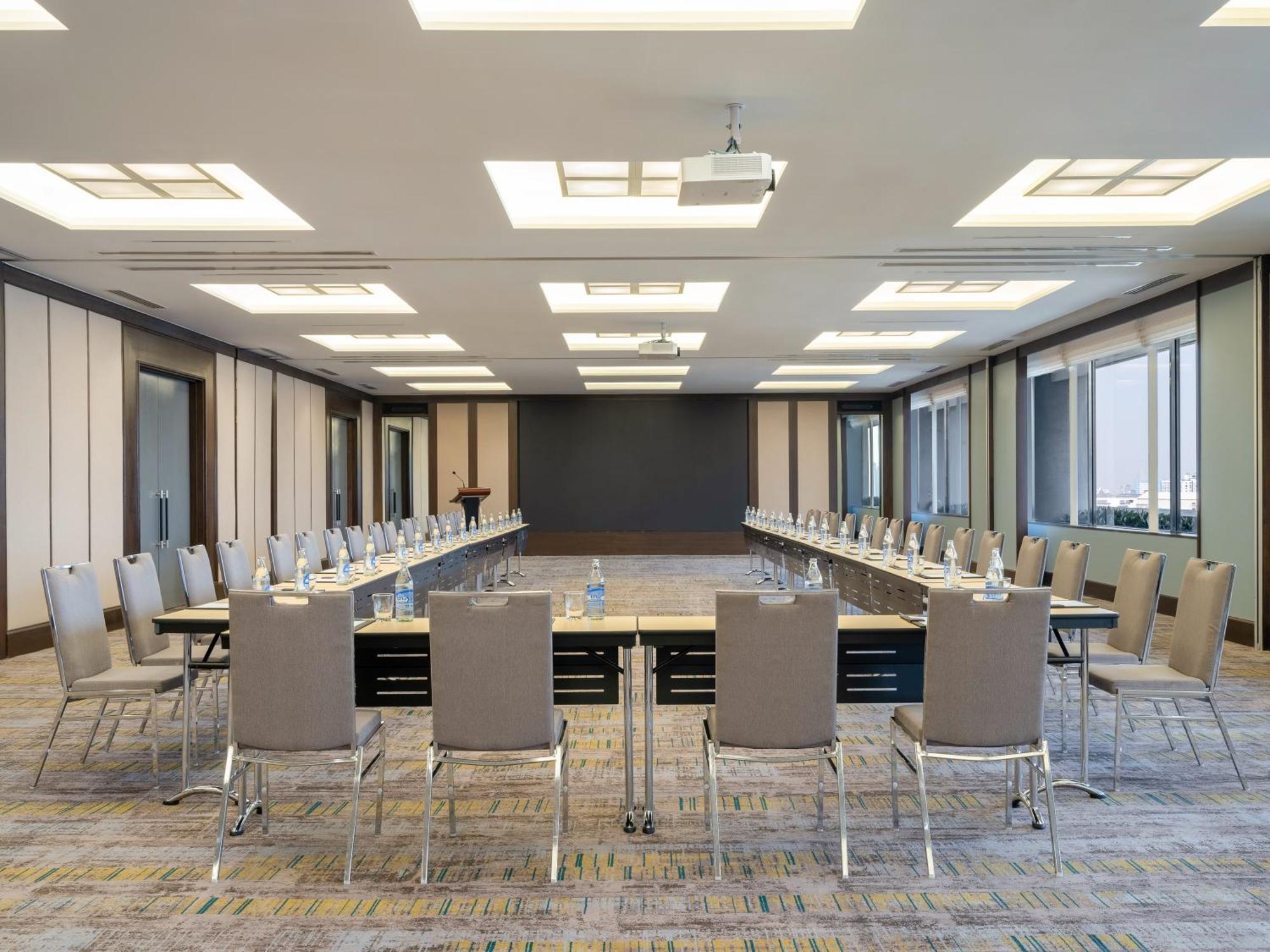 Hotel Crowne Plaza Lumpini Park By Ihg 5*