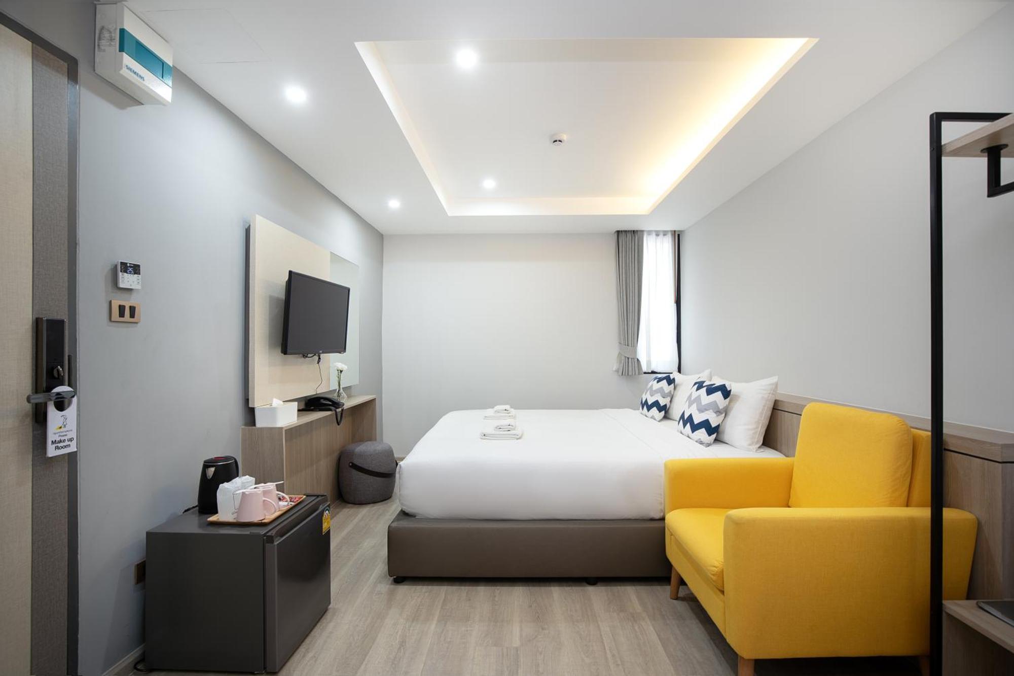 Hotel The Riski At Bangphlat Station Sha