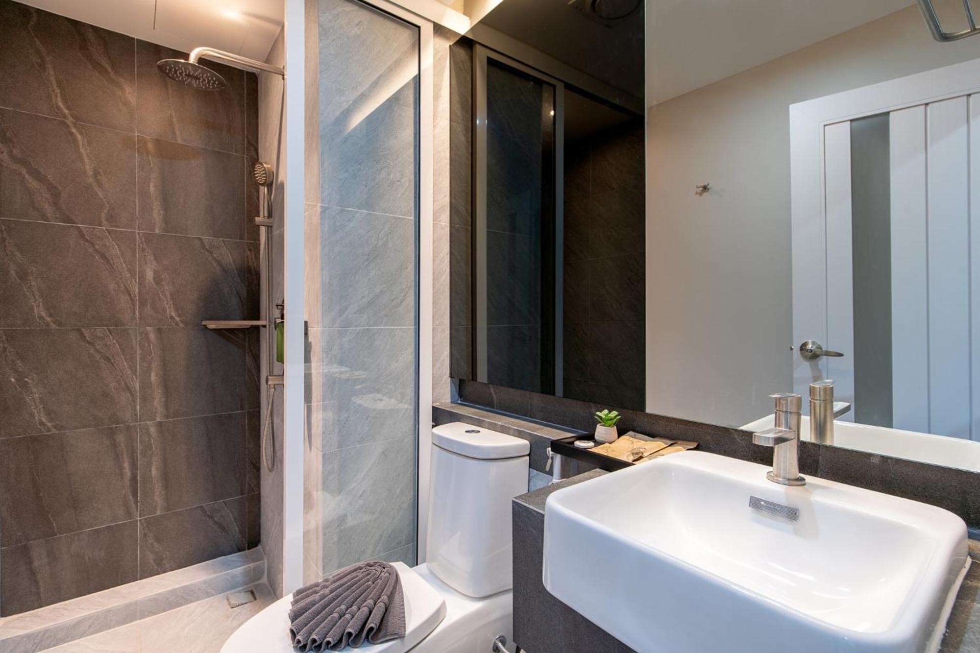 The Riski At Bangphlat Station Sha Hotel Bangkok