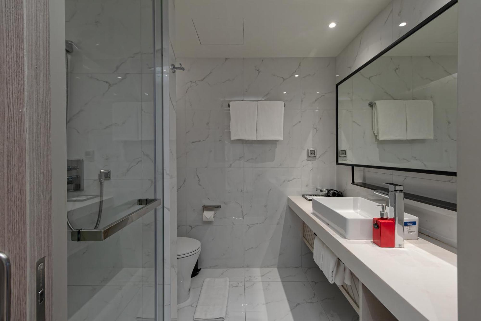 Oakwood Sukhumvit 5*