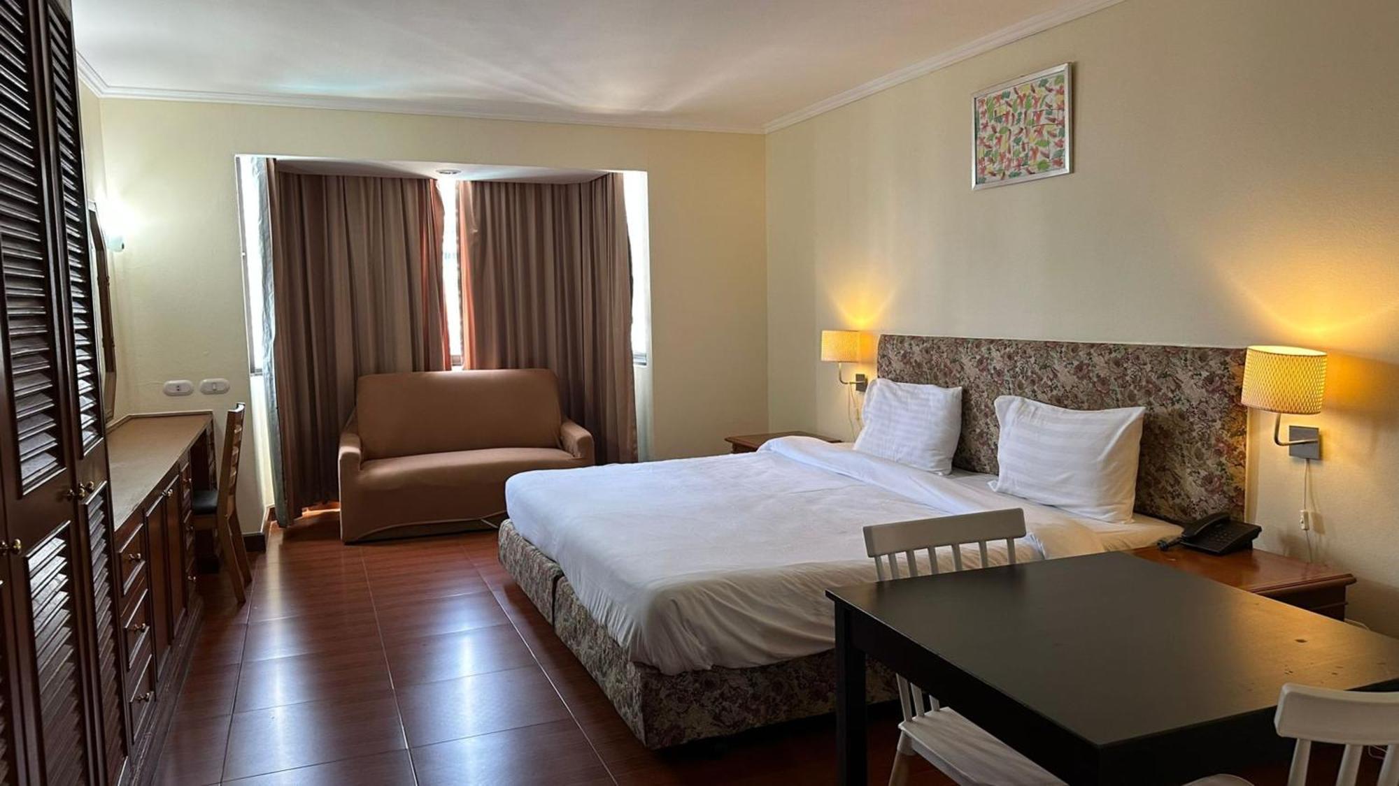 Apartment Direct At Omni Complex, Nana *