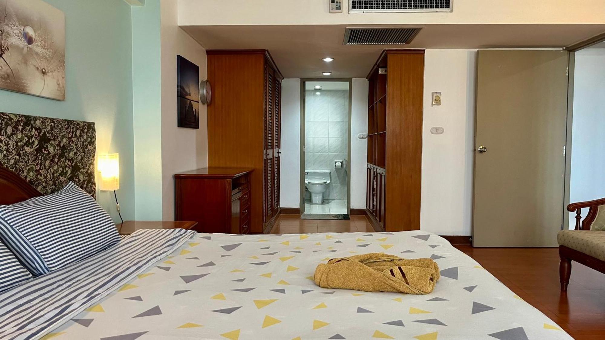 Omni Towers - Large 1 Bedroom Soi Nana * Bangkok