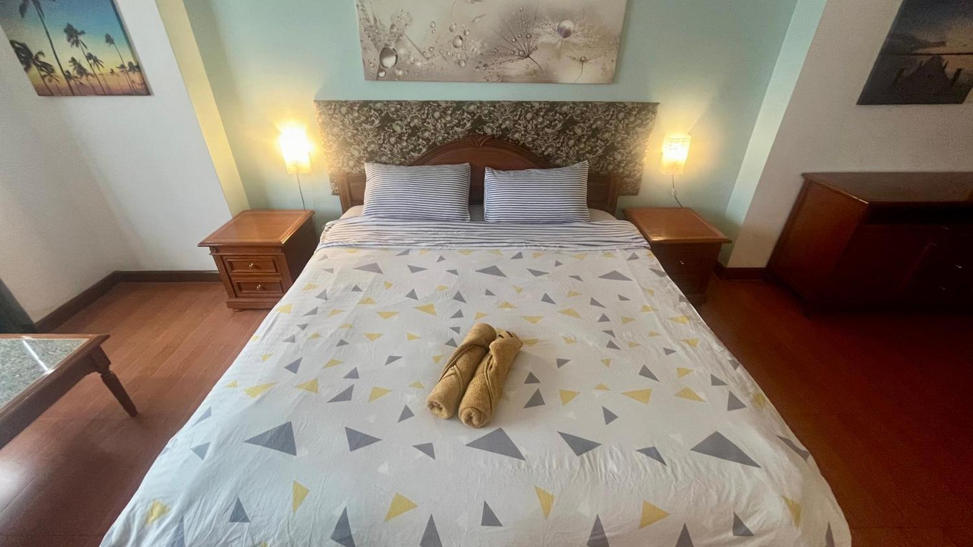 Apartment Omni Towers - Large 1 Bedroom Soi Nana Bangkok