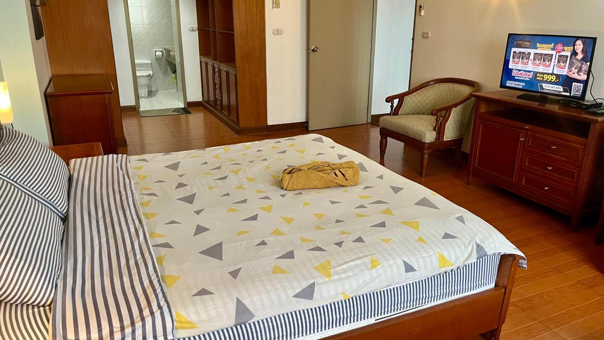 Omni Towers - Large 1 Bedroom Soi Nana * Bangkok