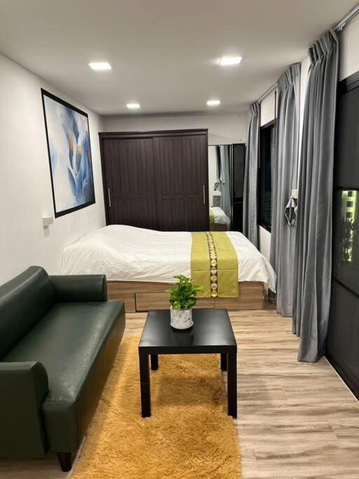 独立庭院 花园式的两卧两卫民宿 近mrt 2 Holiday home *