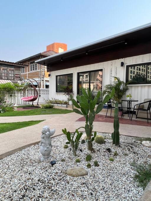 Casa de férias 独立庭院 花园式的两卧两卫民宿 近mrt 2