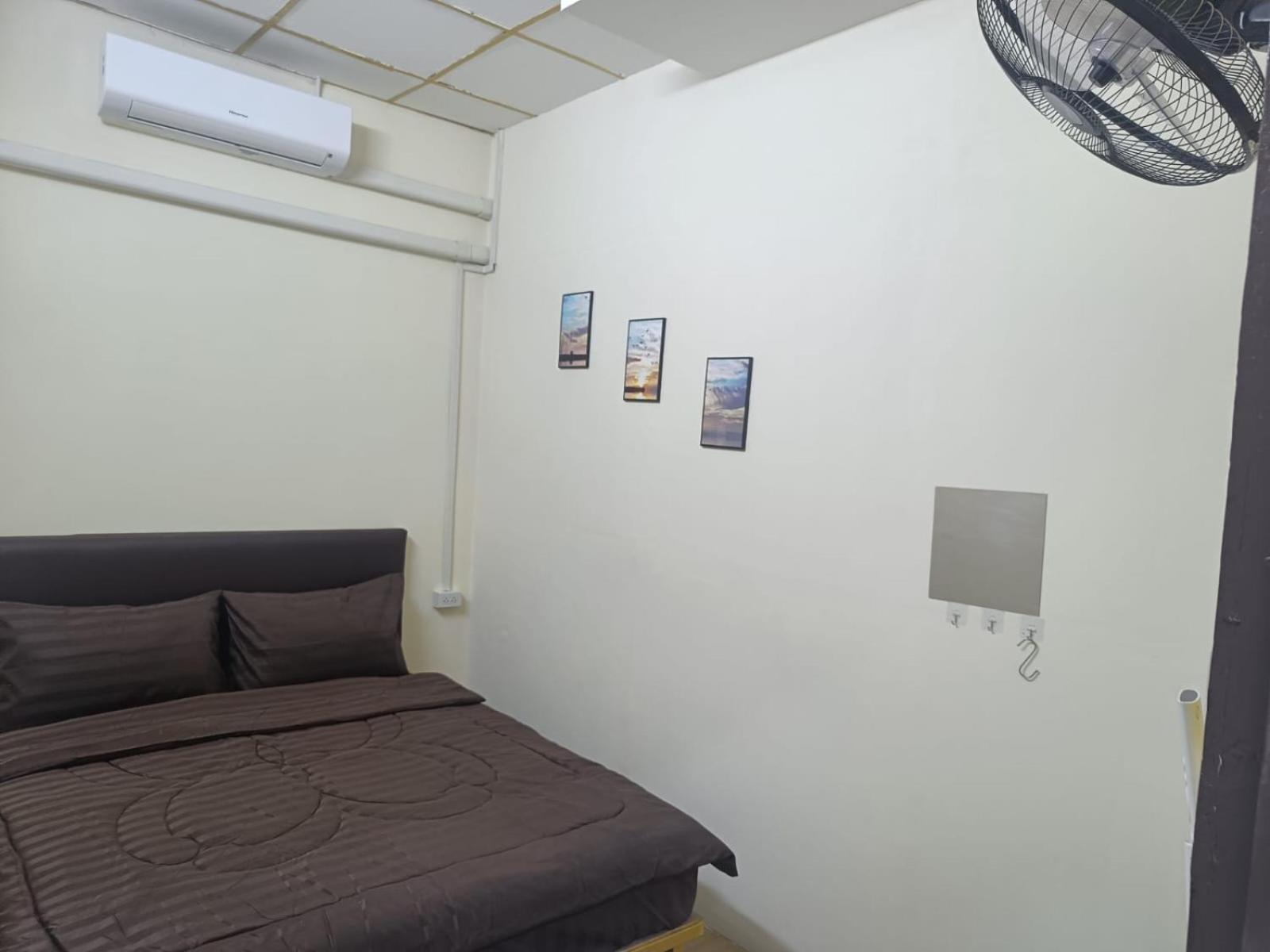 Hostel The House *
