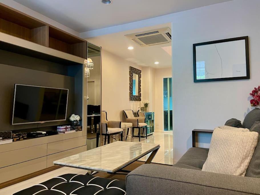 Sukhumvit 16 Townhouses, Inhome Luxury Residences Rumah percutian *