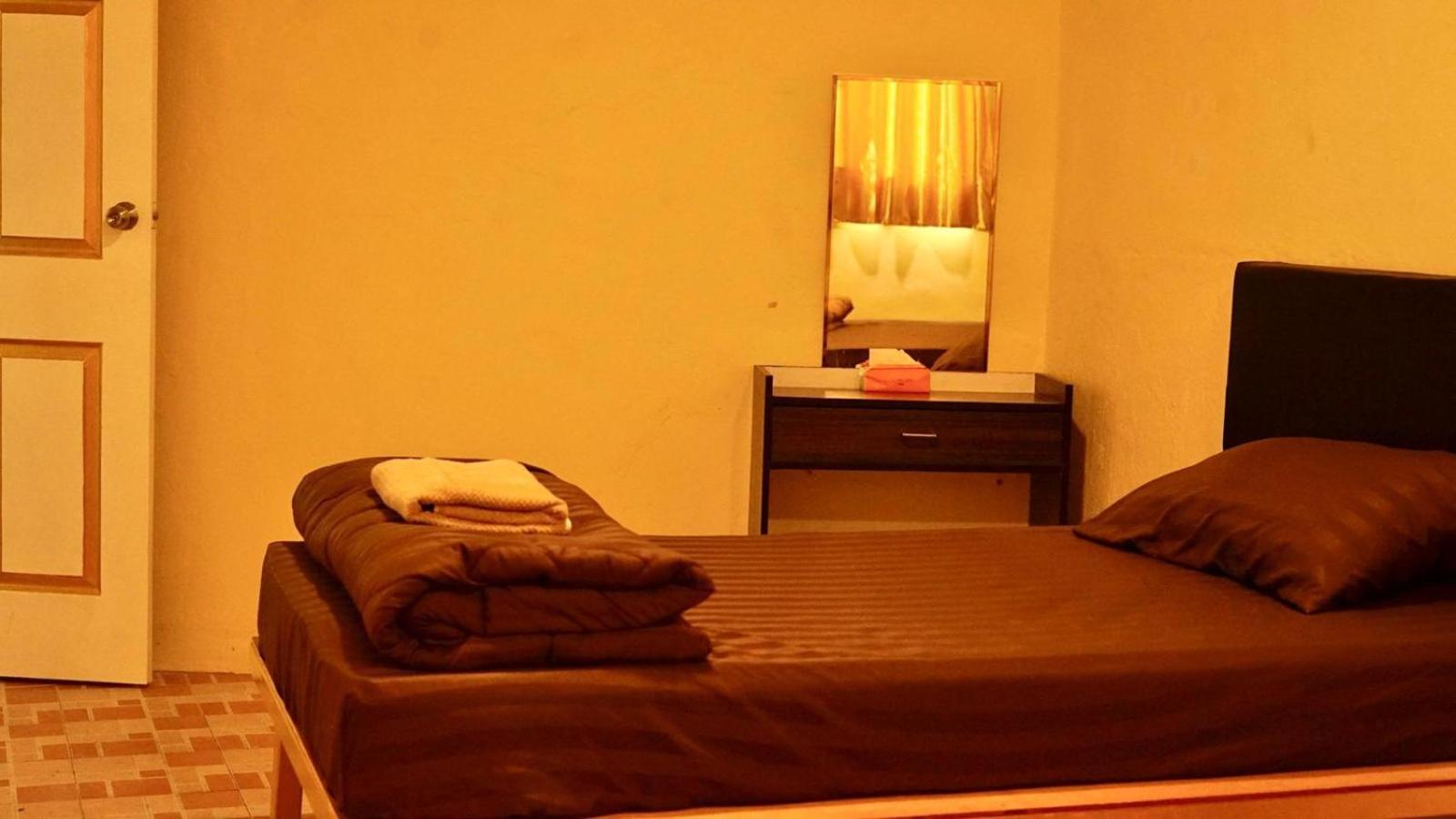Hostel The House *