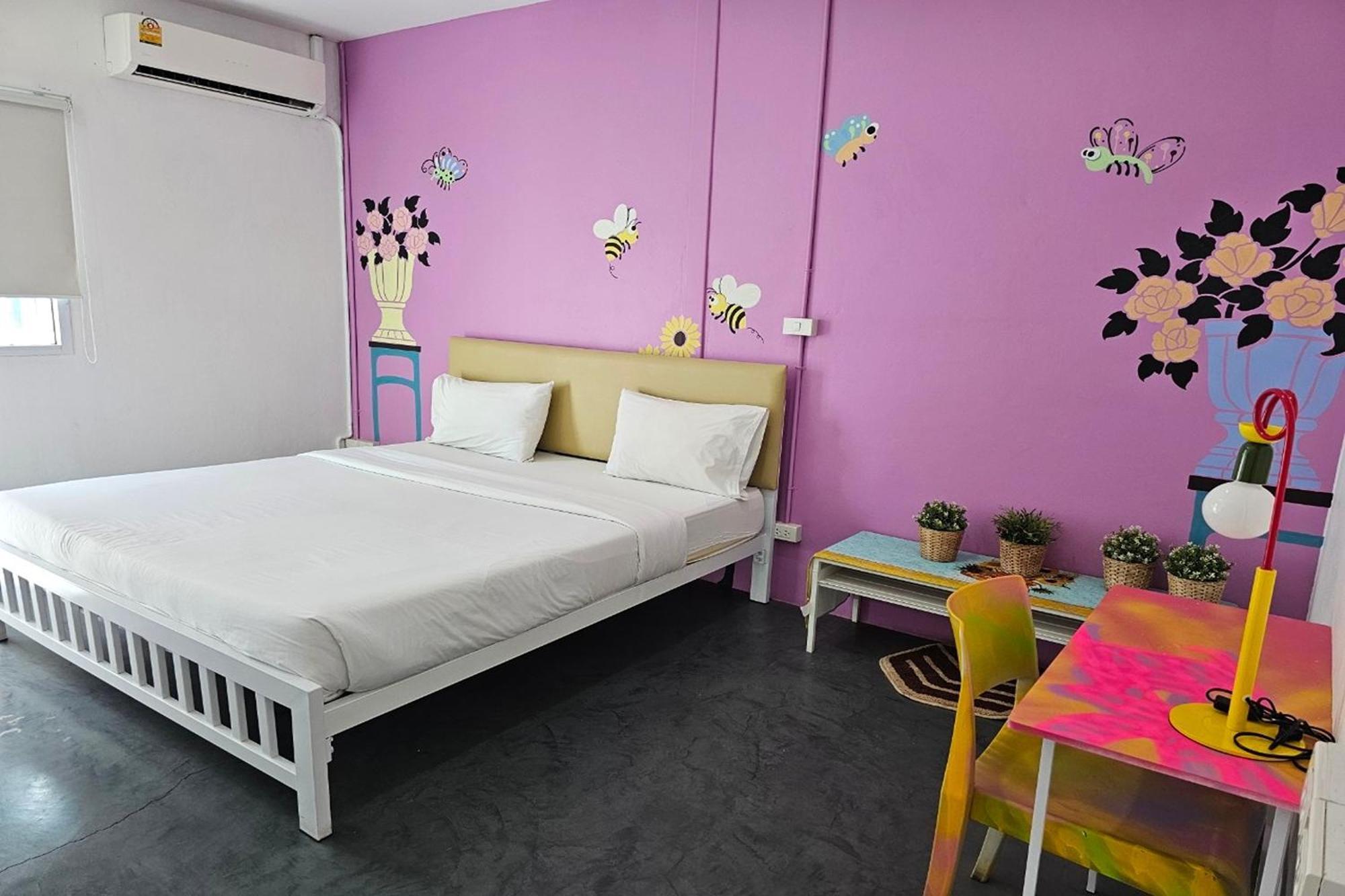 Bw Thai Art Style Hostel *