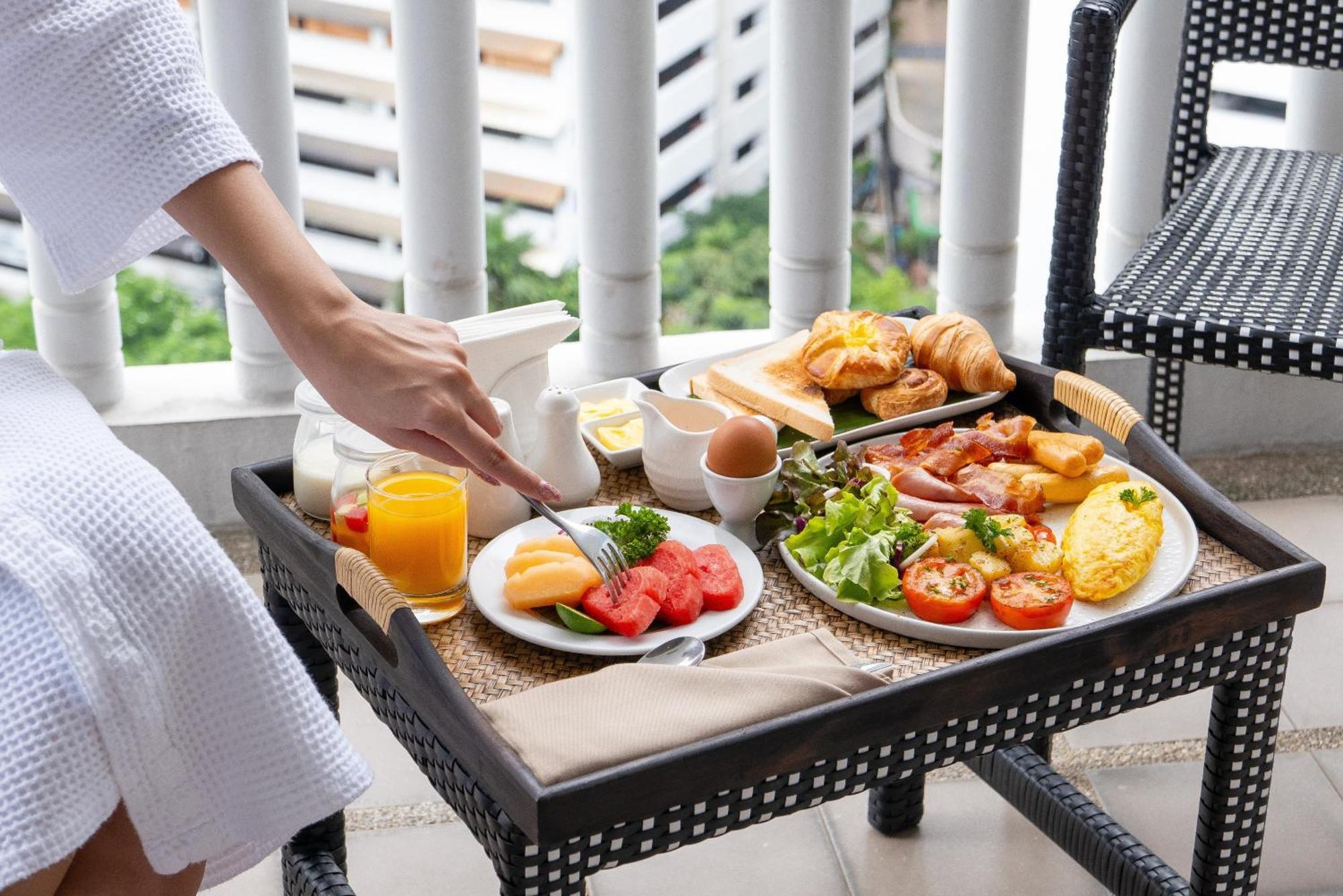 Phachara Sukhumvit 4*