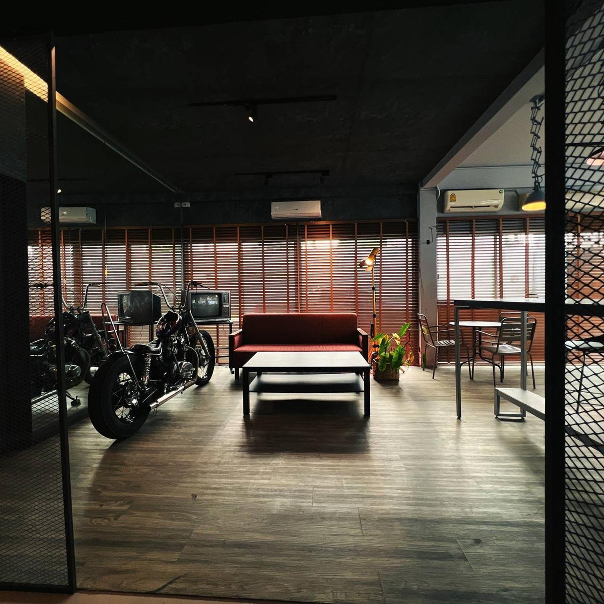 Bw Thai Art Style Hostel *