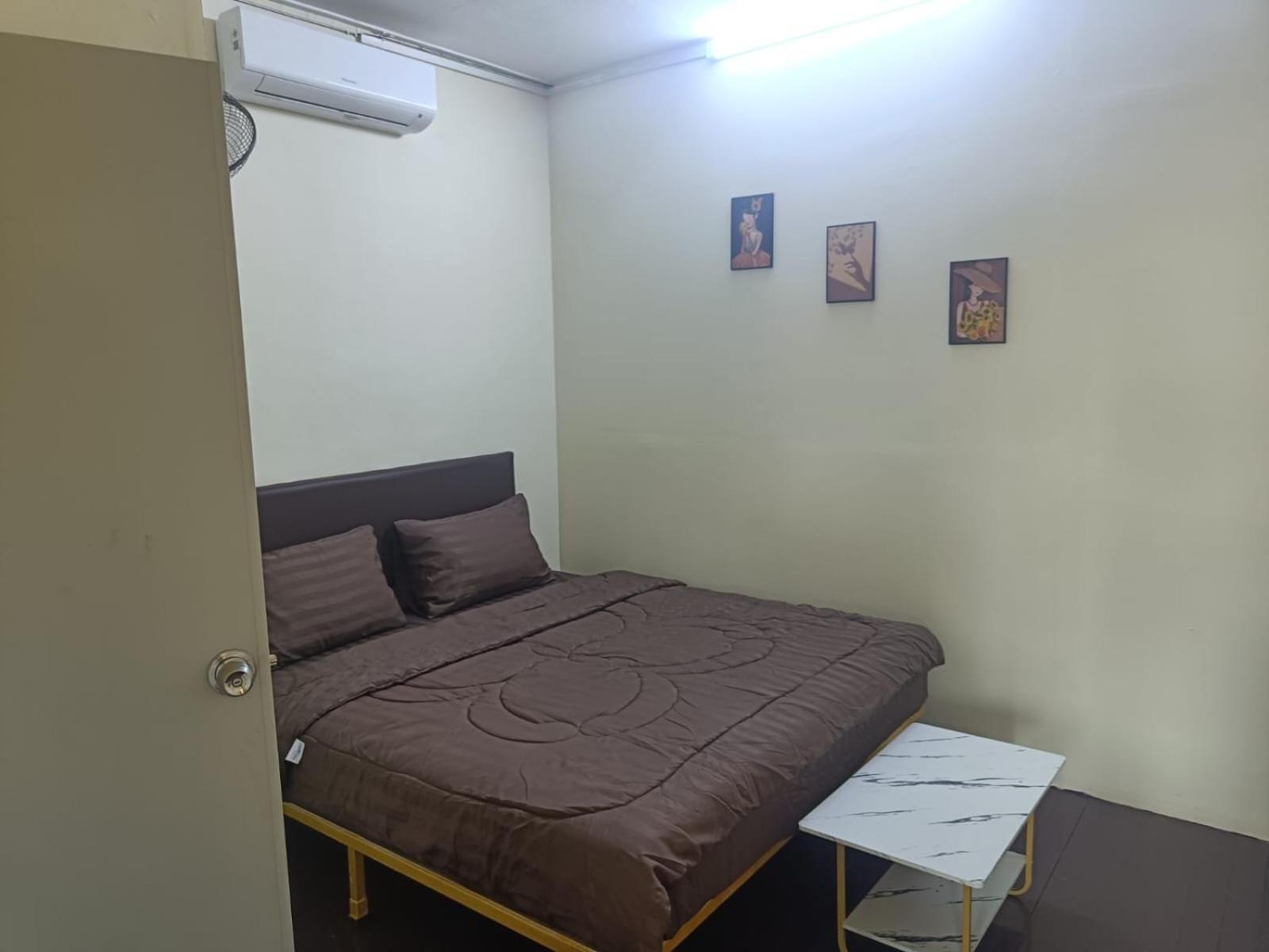 Hostel The House