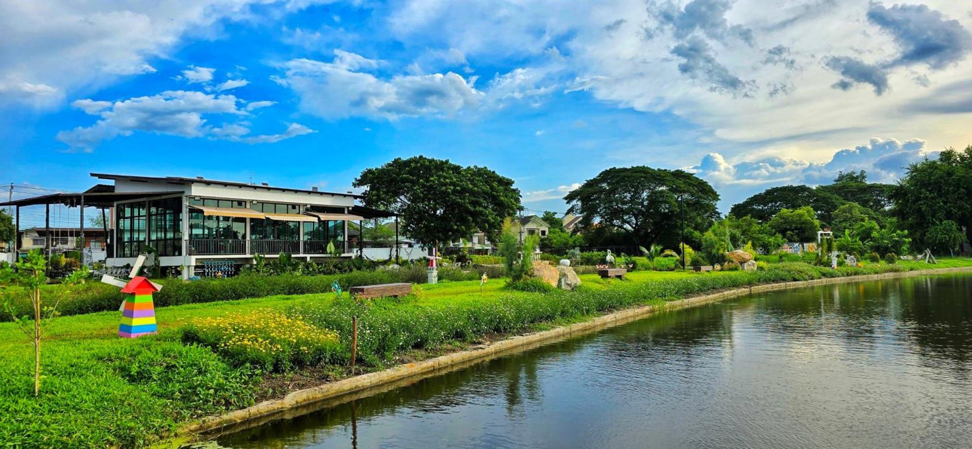 Tiny Island Homestay Bangkok