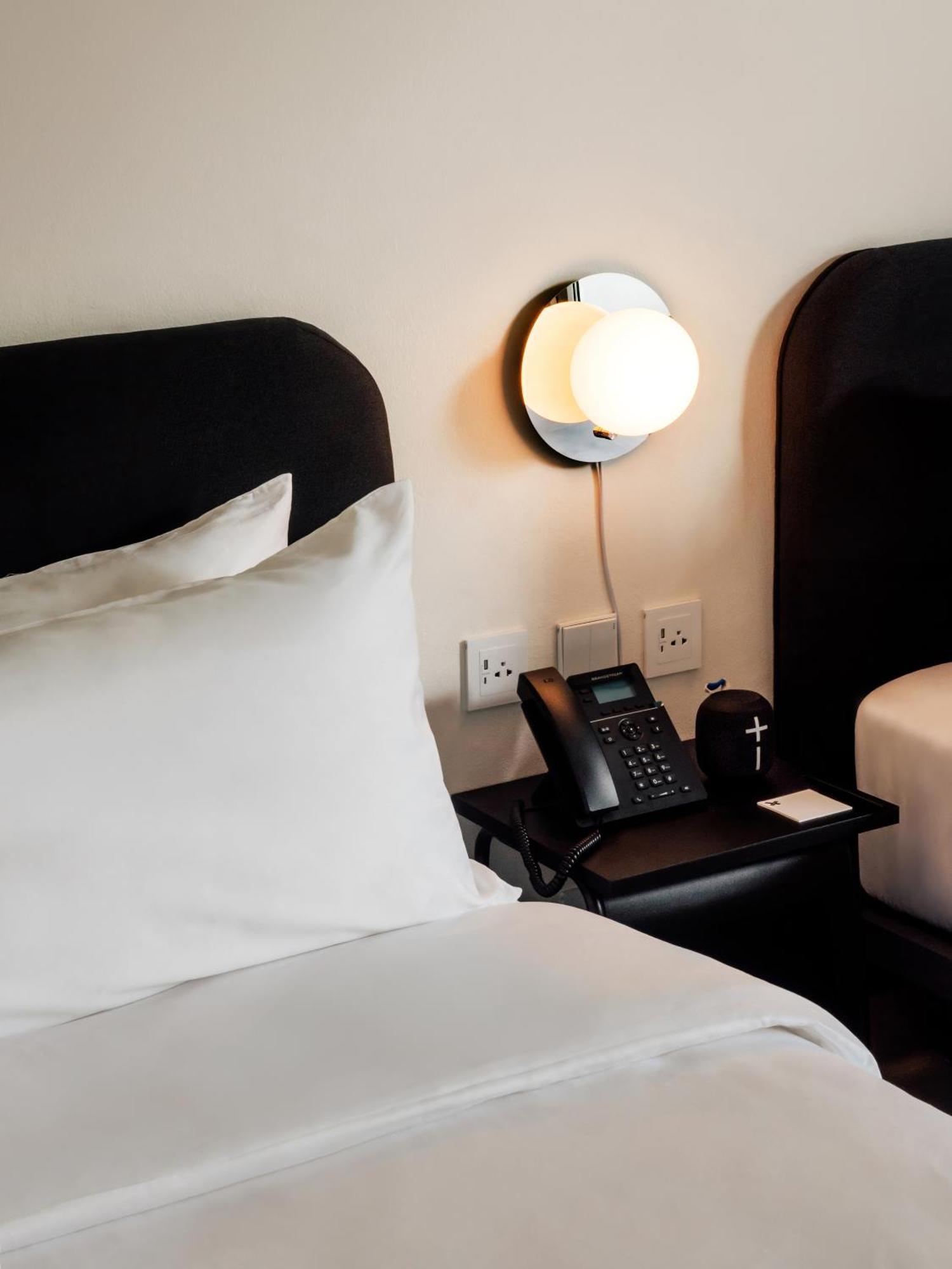 The Standardx, Phra Arthit Hotel 4*