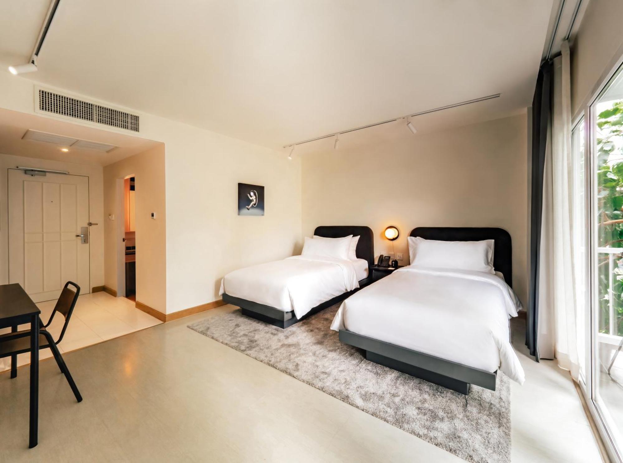 The Standardx, Phra Arthit 4*