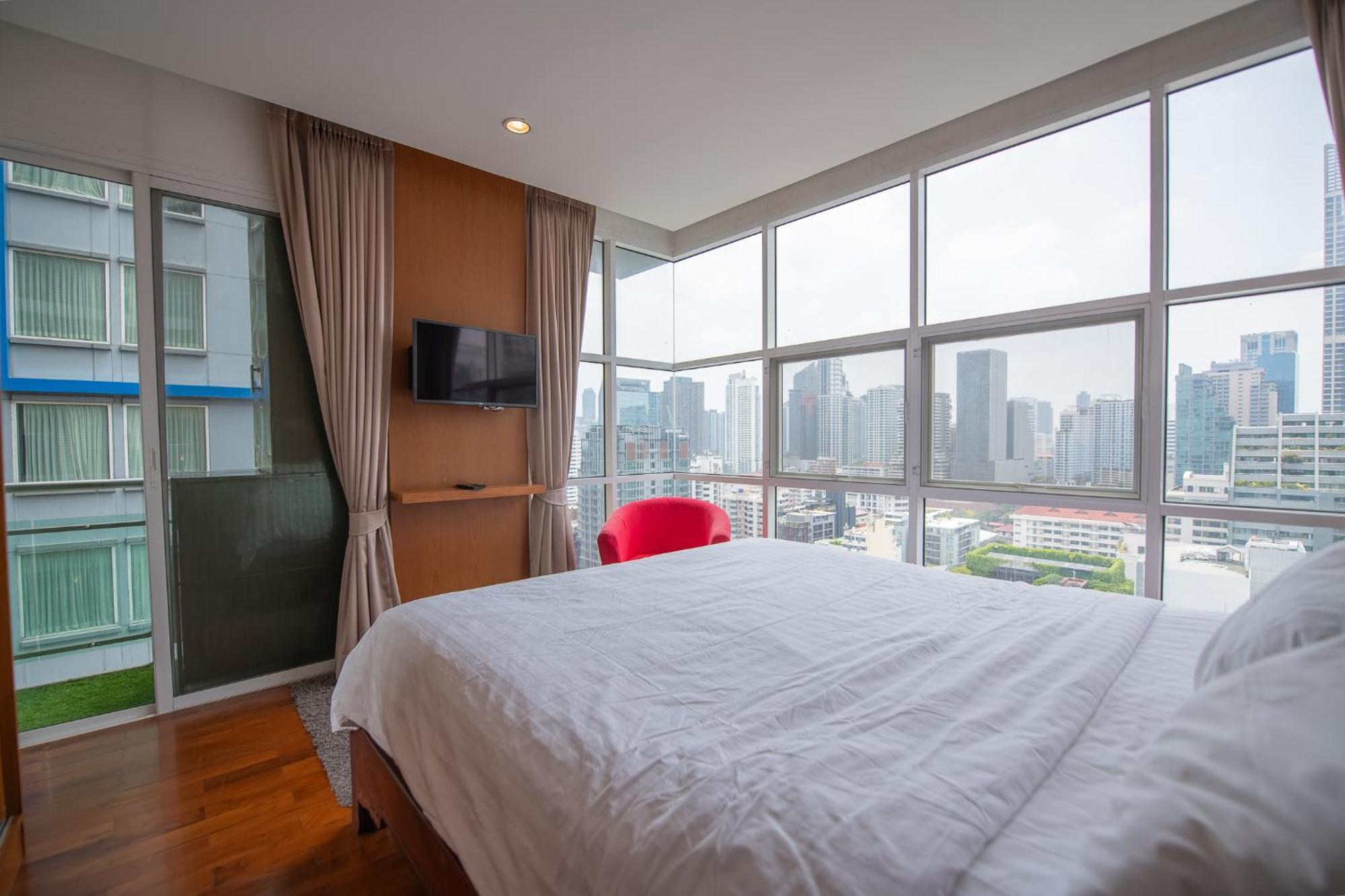Prime 11, High Floor Over Pool, 2 Bedroom 2 Balcony