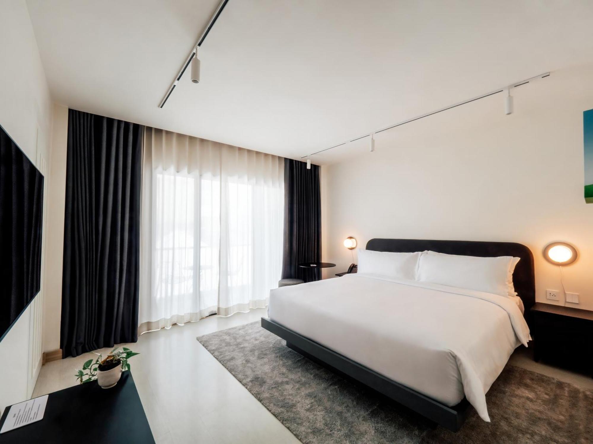 The Standardx, Phra Arthit Bangkok