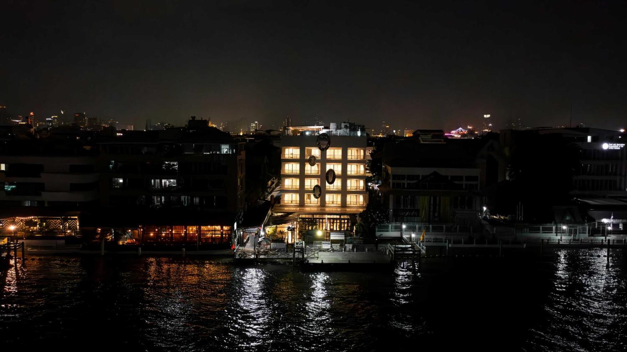 The Standardx, Phra Arthit Hotel Bangkok