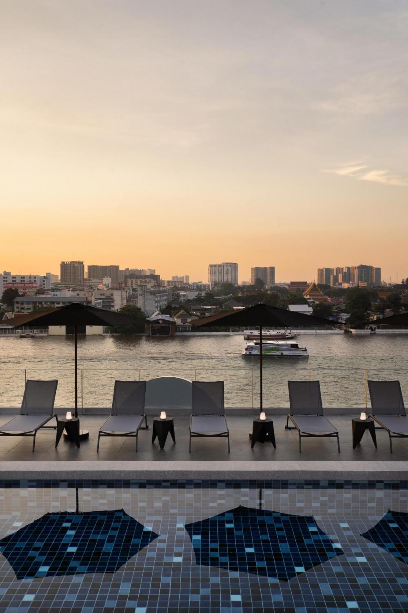 The Standardx, Phra Arthit