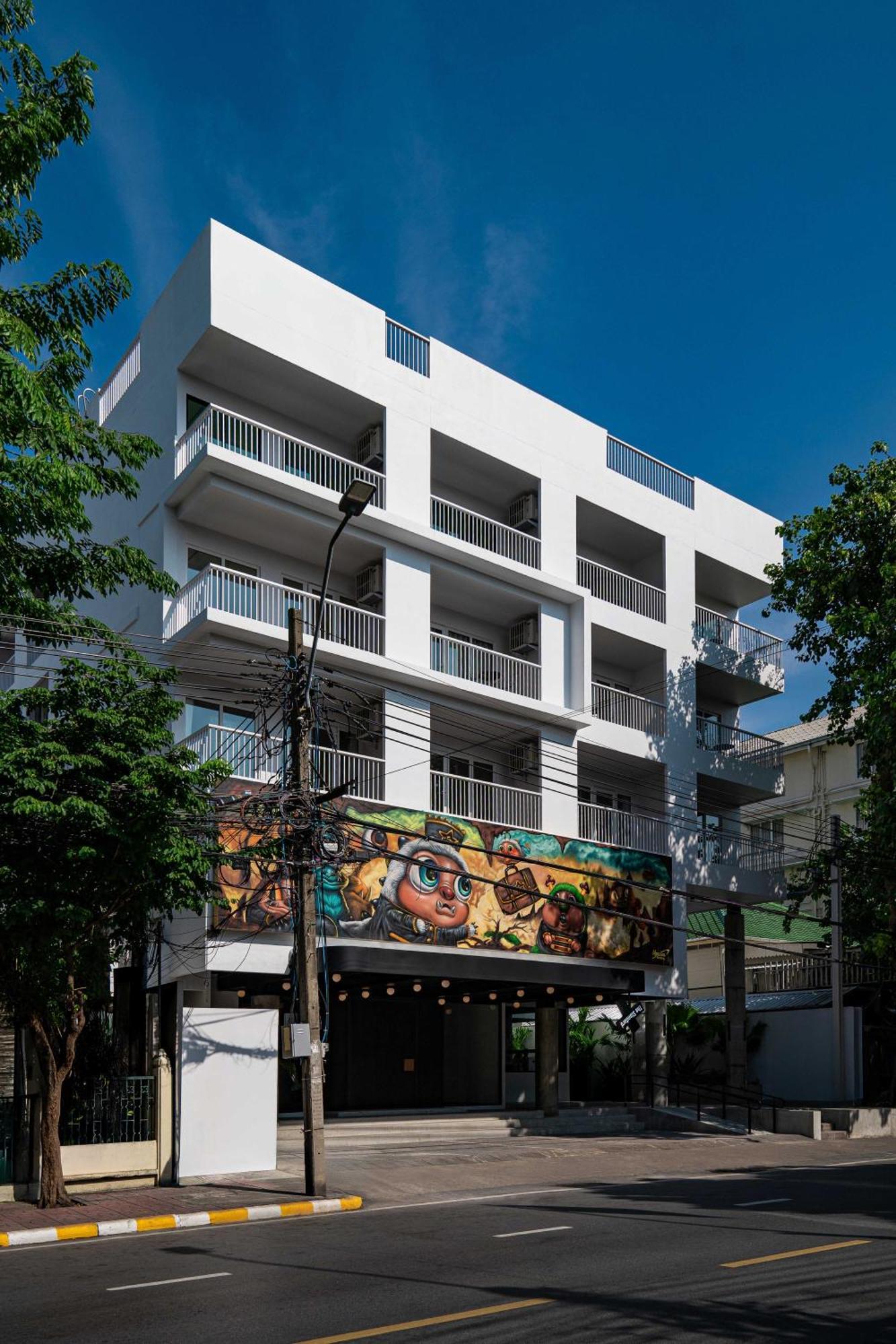 The Standardx, Phra Arthit 4*