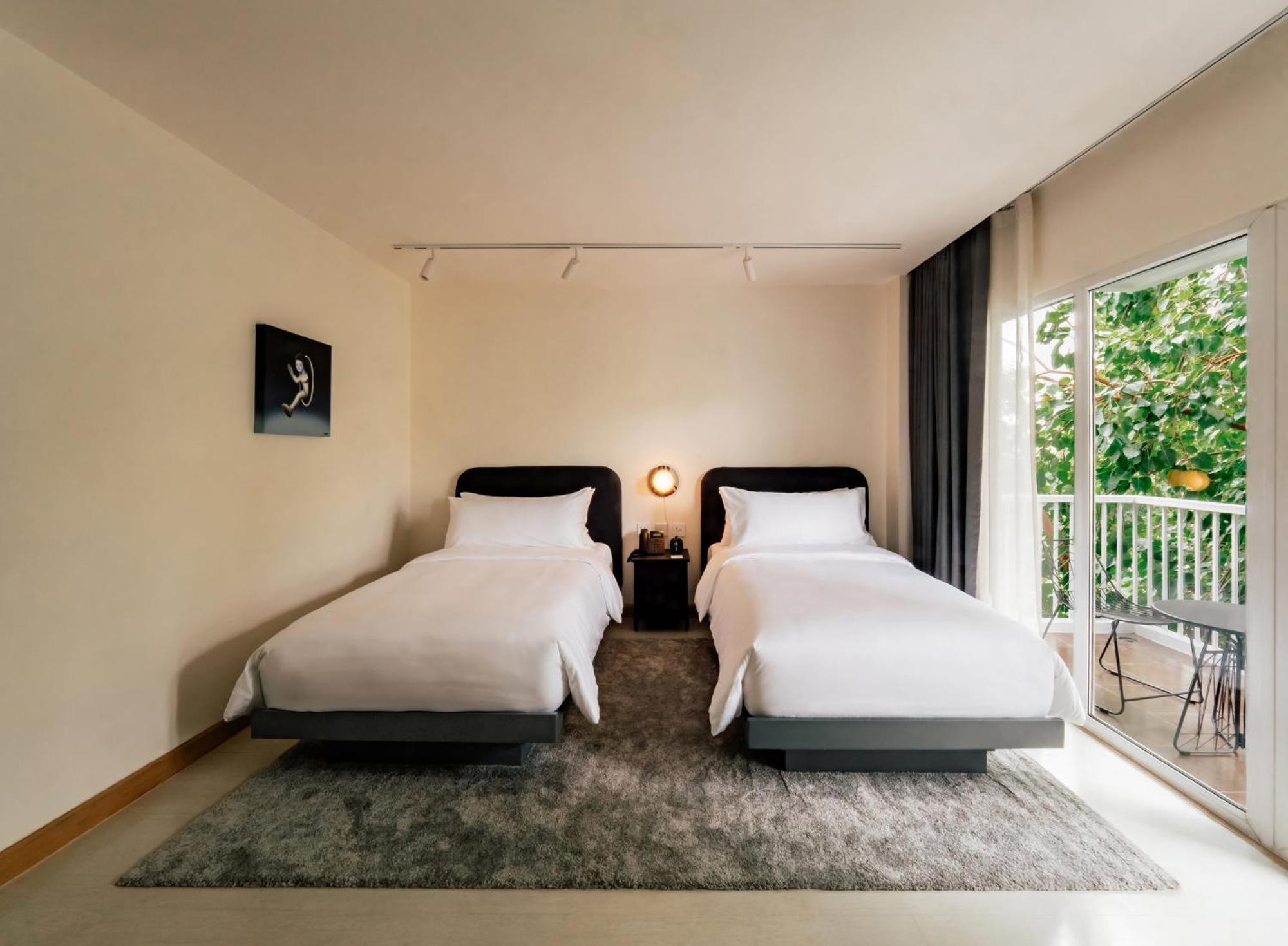 The Standardx, Phra Arthit Hotel 4*