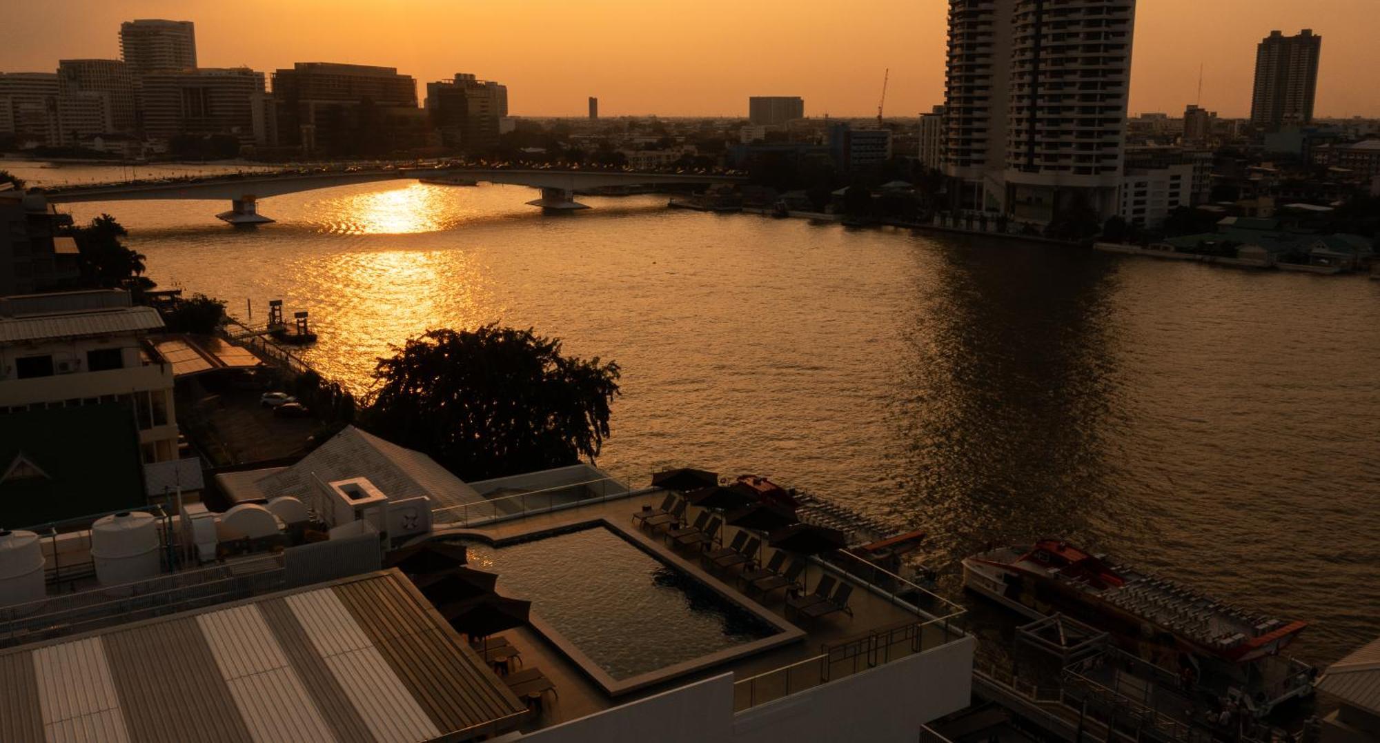 The Standardx, Phra Arthit Hotel 4*