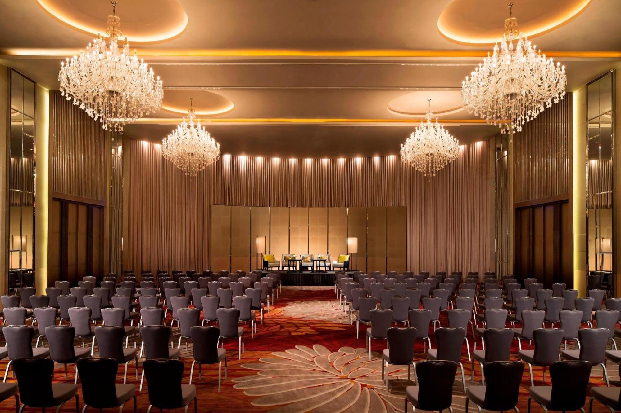 Hotel Marriott Sukhumvit - Sha Extra 5*