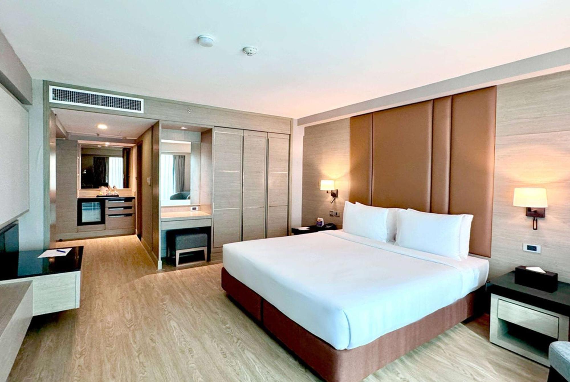 Ramada By Wyndham Sukhumvit 11 4*