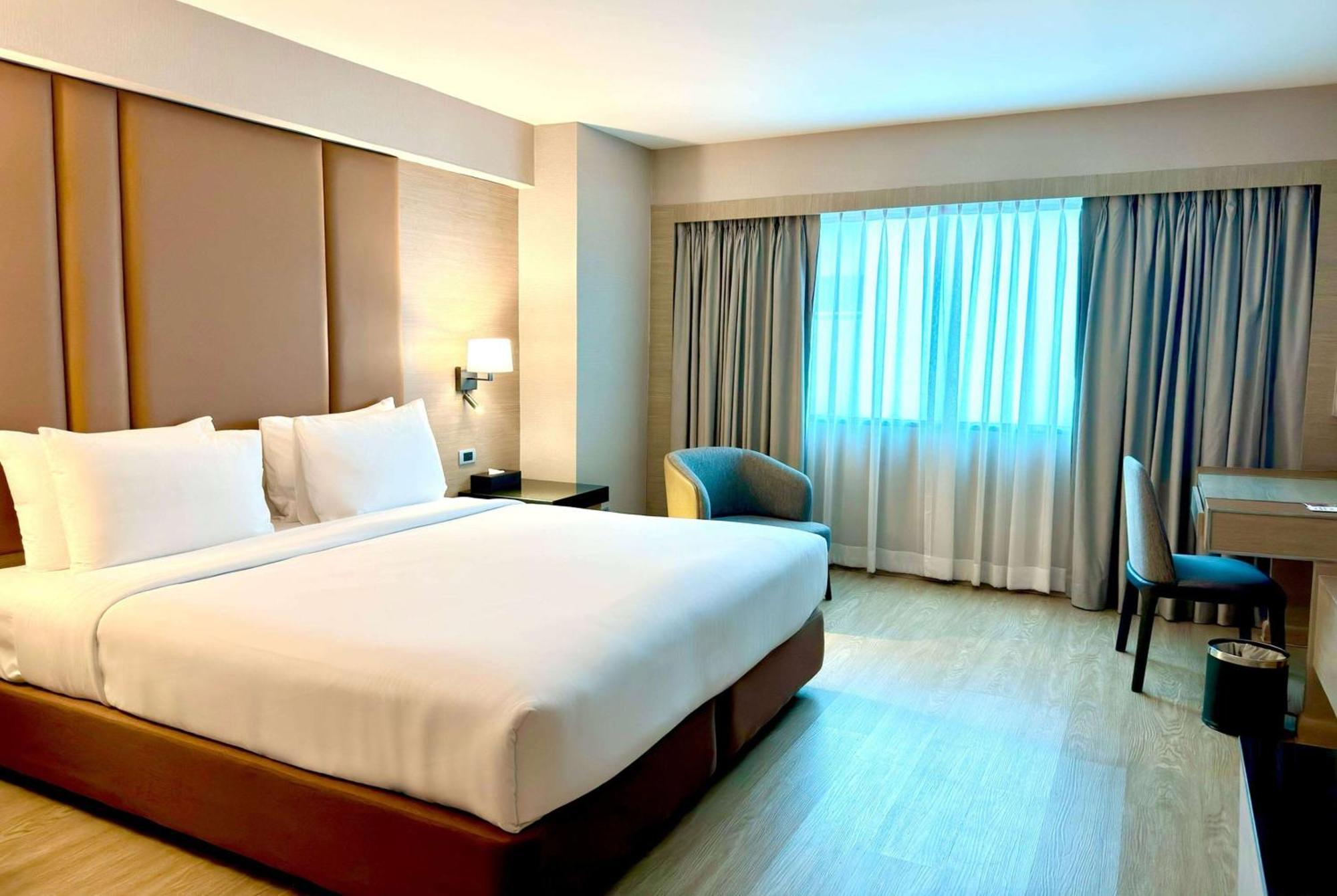 Ramada By Wyndham Sukhumvit 11 Hotel 4*