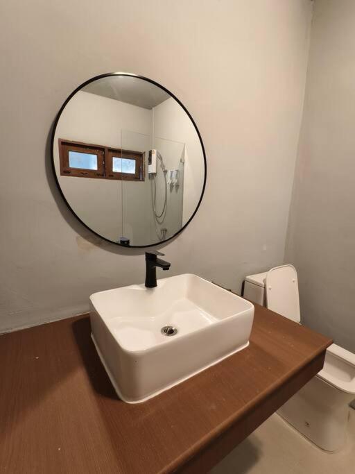 Thonglor Art House 5br With Beautiful Rooftop Holiday home
