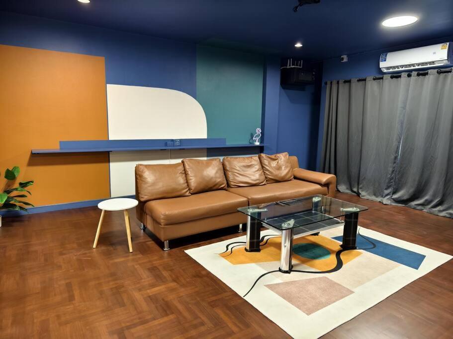 Thonglor Art House 5br With Beautiful Rooftop Holiday home *