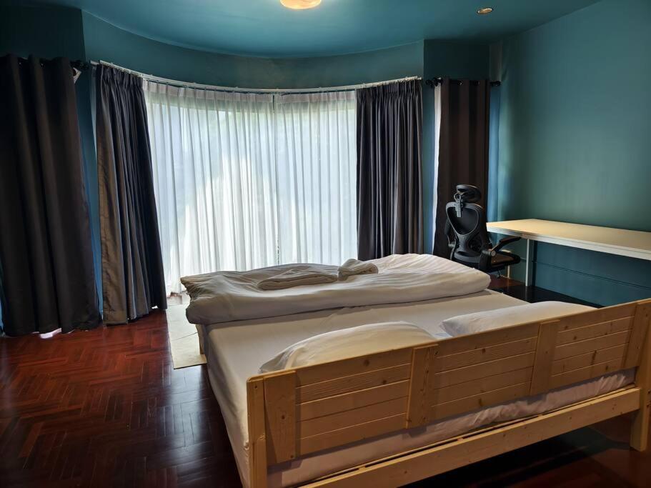 Thonglor Art House 5br With Beautiful Rooftop * Bangkok