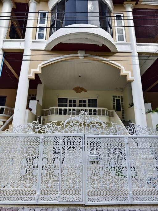 Thonglor Art House 5br With Beautiful Rooftop Holiday home *