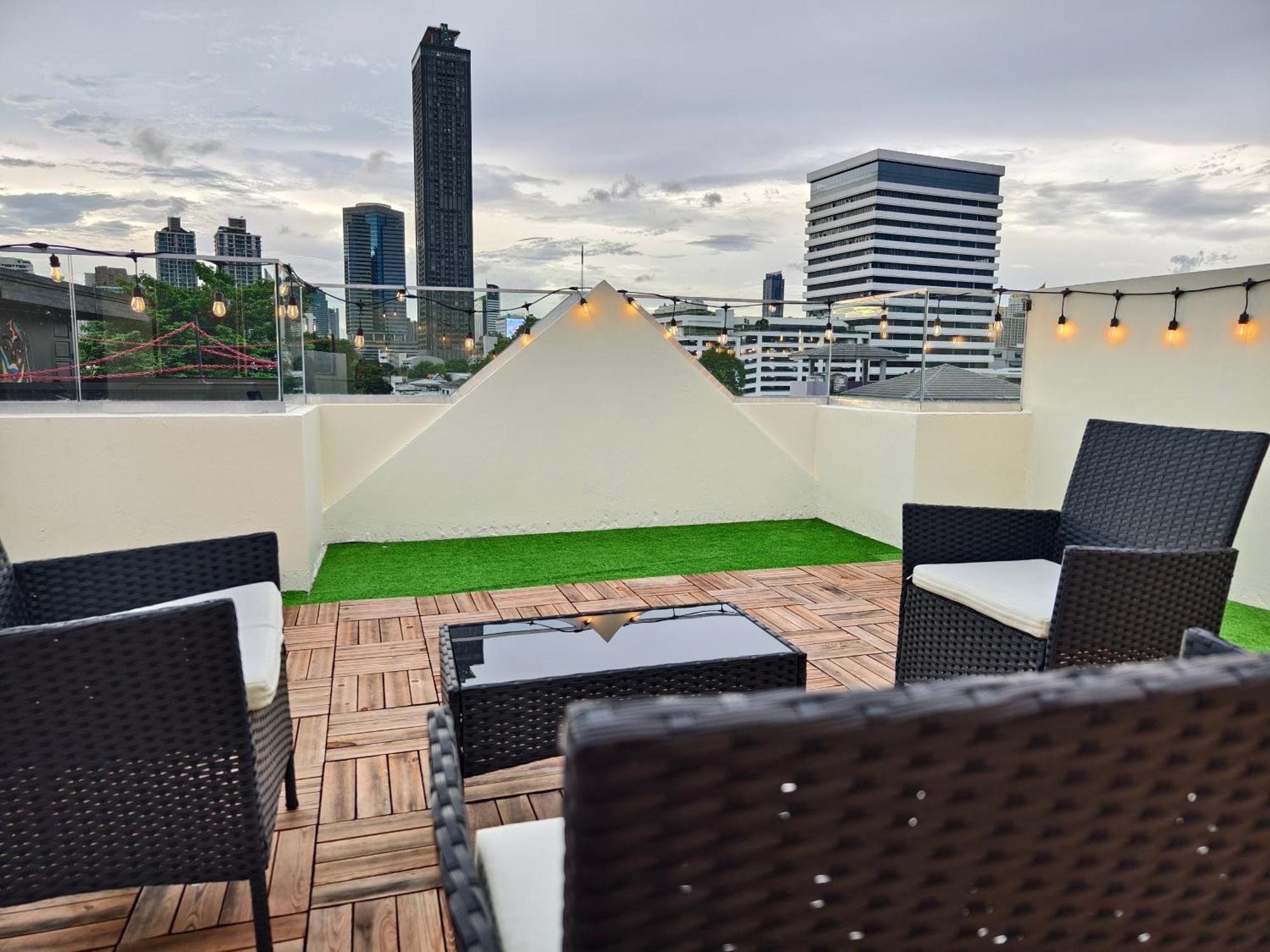 Thonglor Art House 5br With Beautiful Rooftop *
