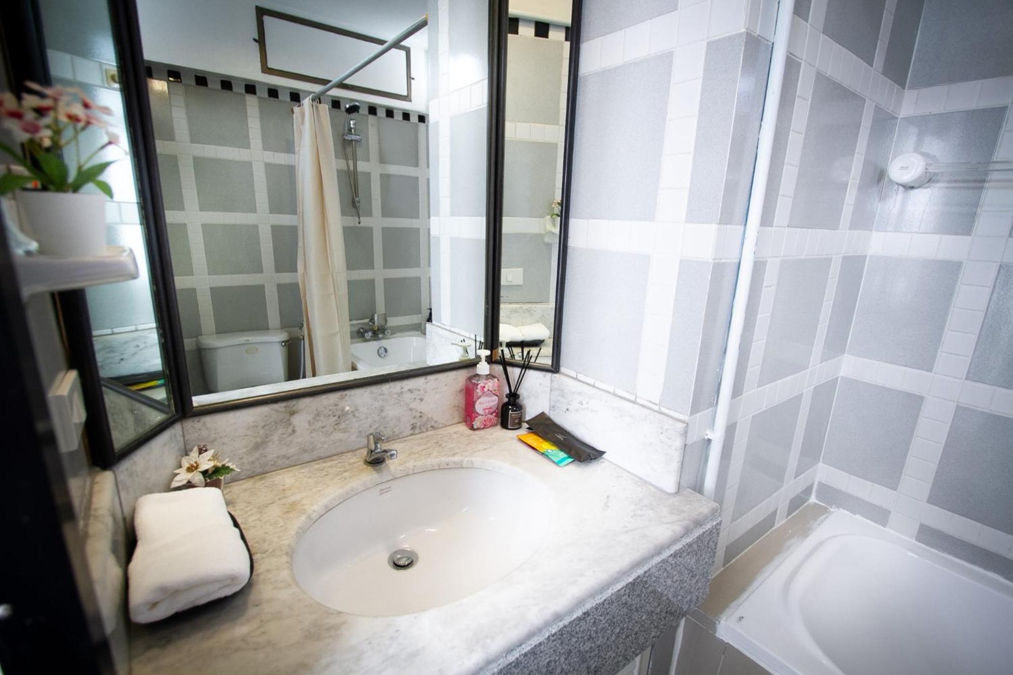 Villa Spacious 4-bedroom Oasis In The Heart Of Sukhumvit Bangkok