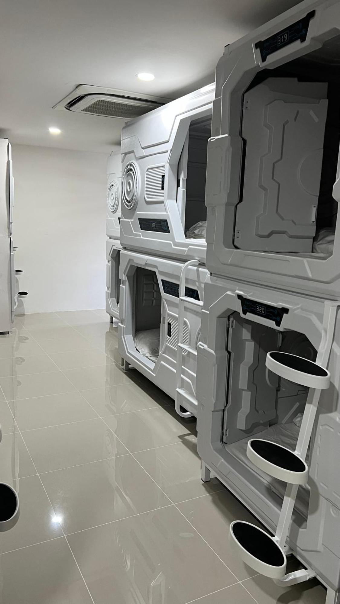 Kiwi Capsule Bangkok