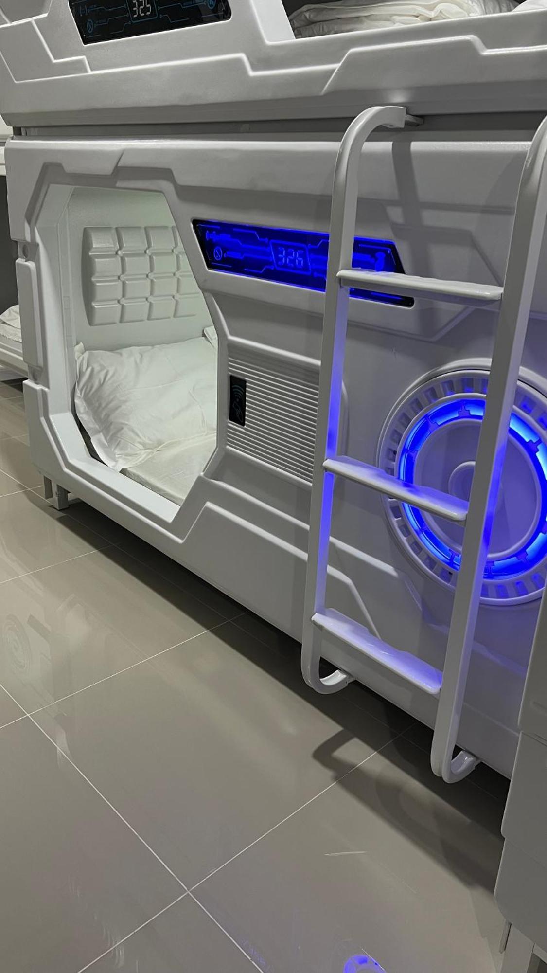 Capsule hotel Kiwi Capsule *