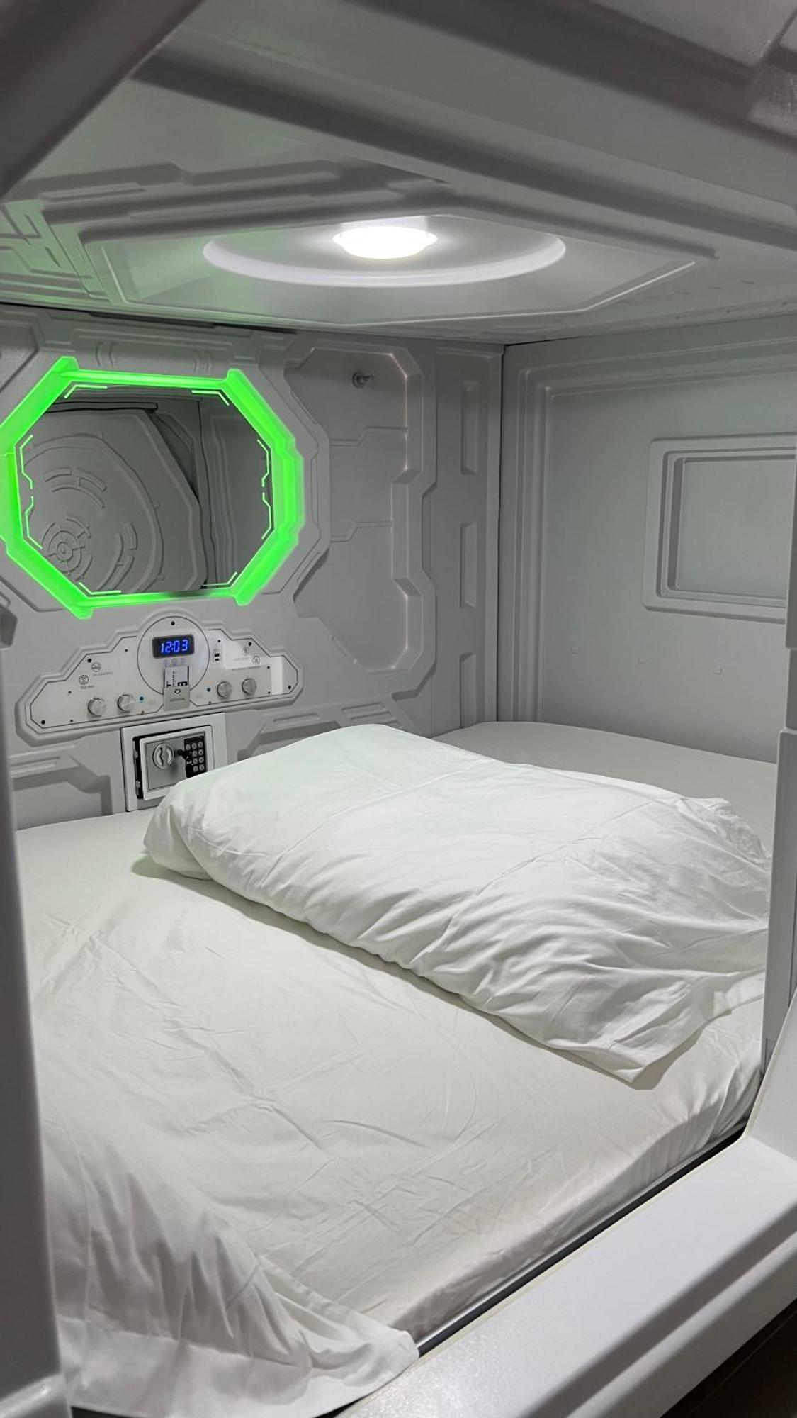 Kiwi Capsule * Bangkok