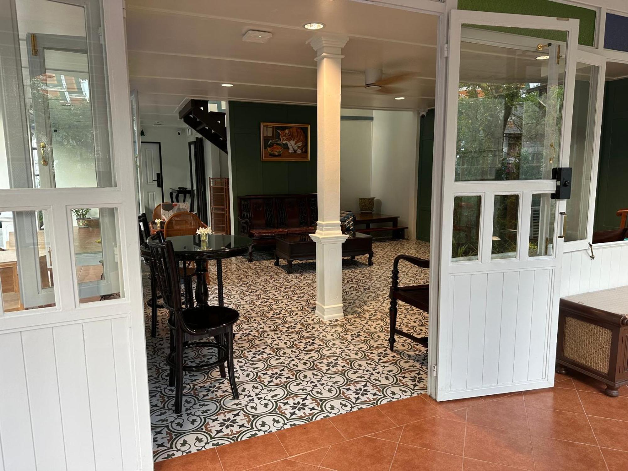 Baan Debtida