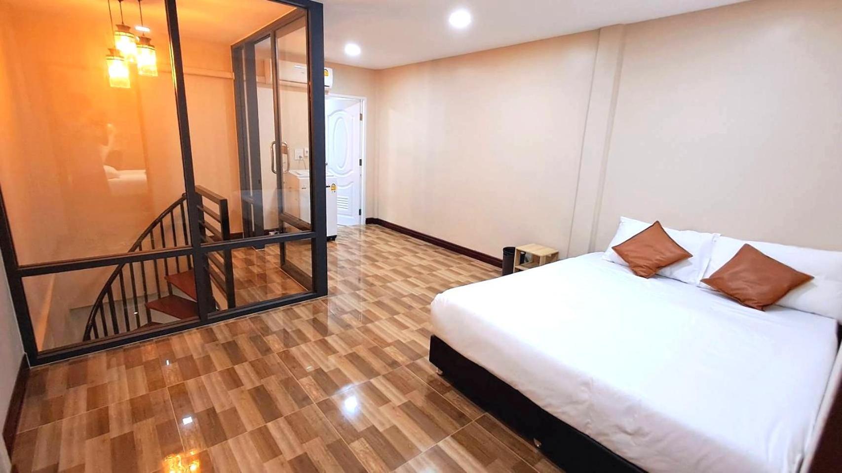New! Kg 3 Bedrooms/ Free Wi-fi Bangkok