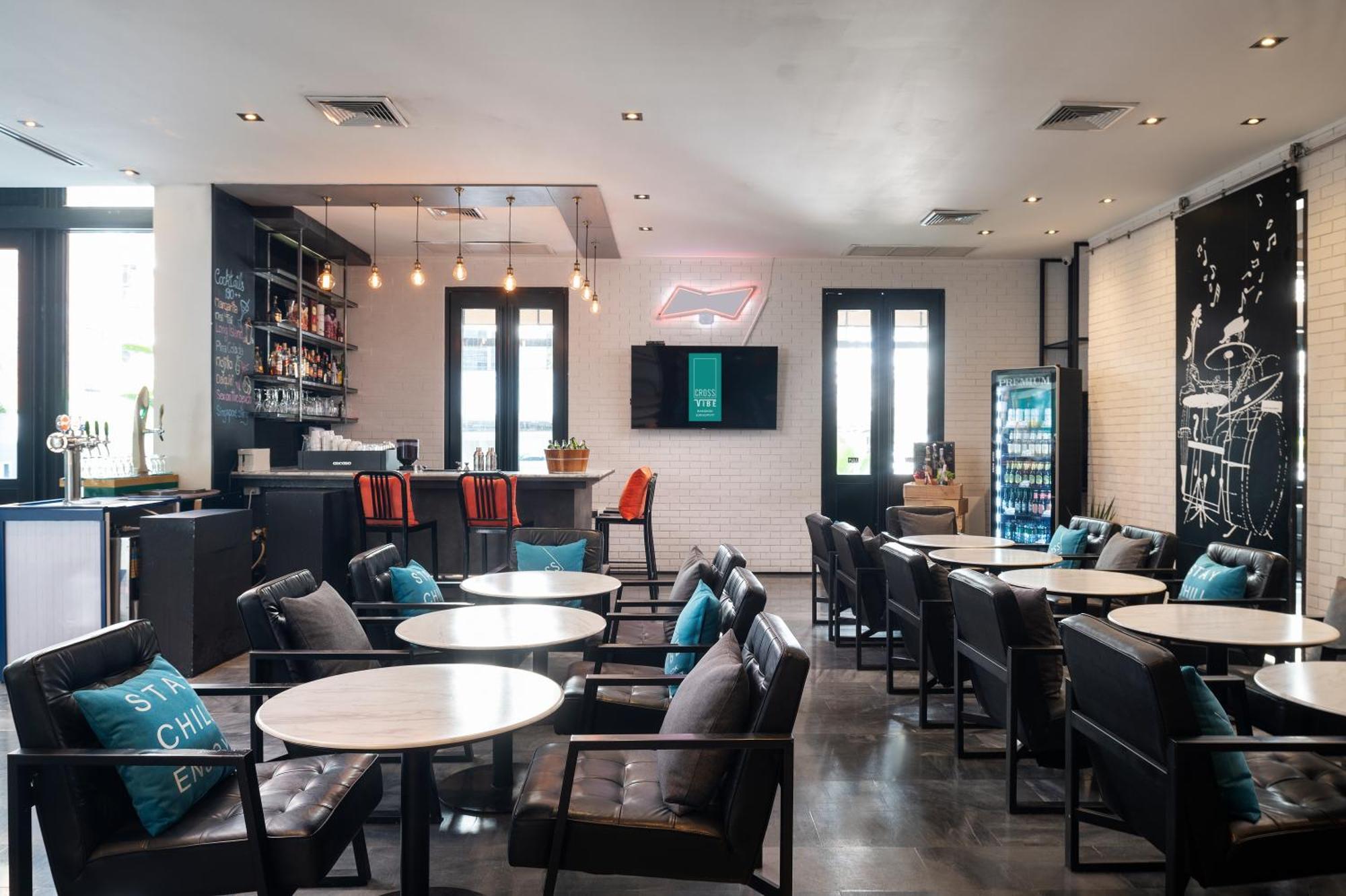 Cross Vibe Sukhumvit Hotel 4*