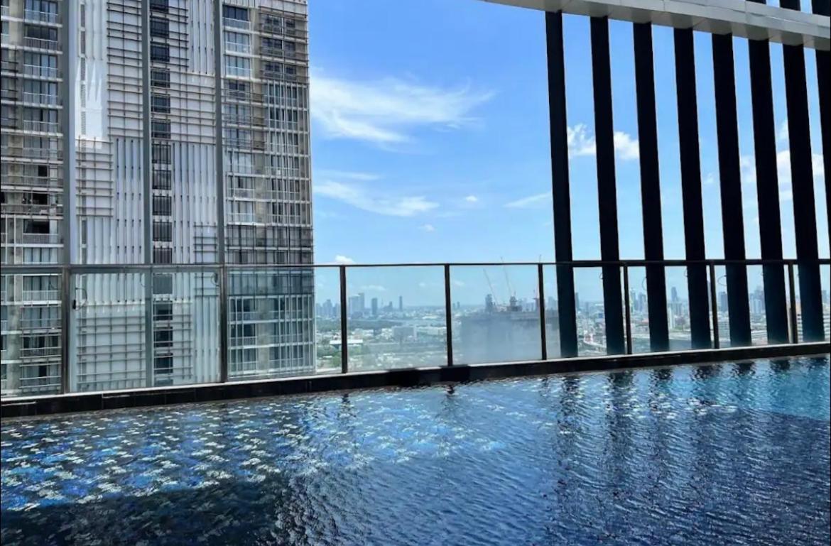 Super Luxury Sukhumvit 24 Apartemen
