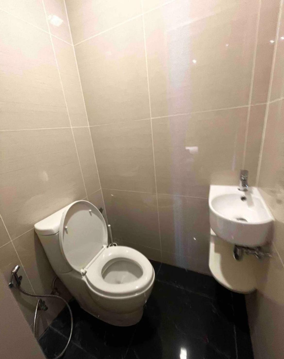 Super Luxury Sukhumvit 24 Apartemen *