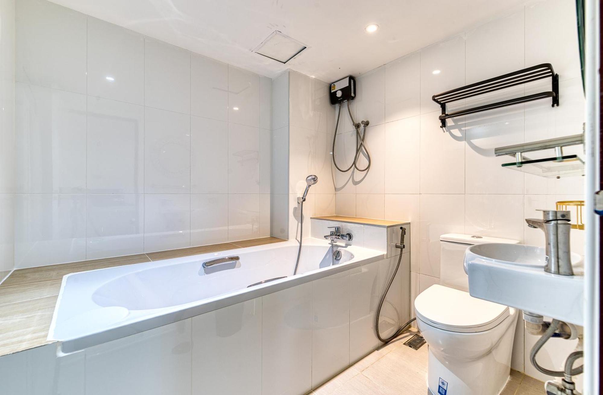 Aparthotel Ab House *