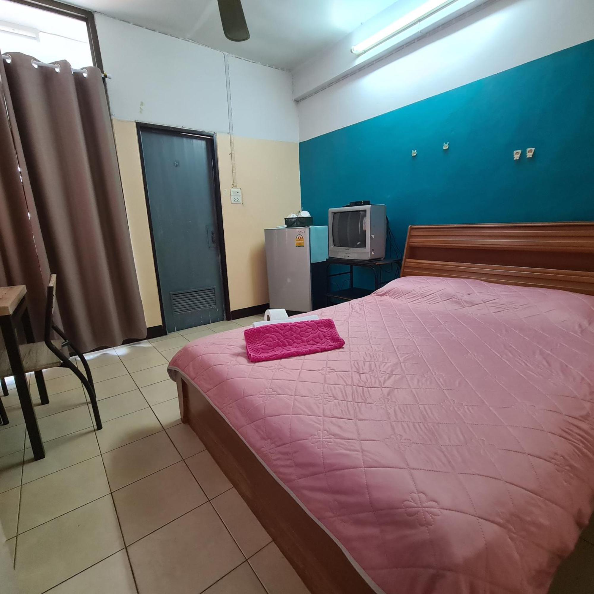 Wisma tamu Roong-arun Bangkok